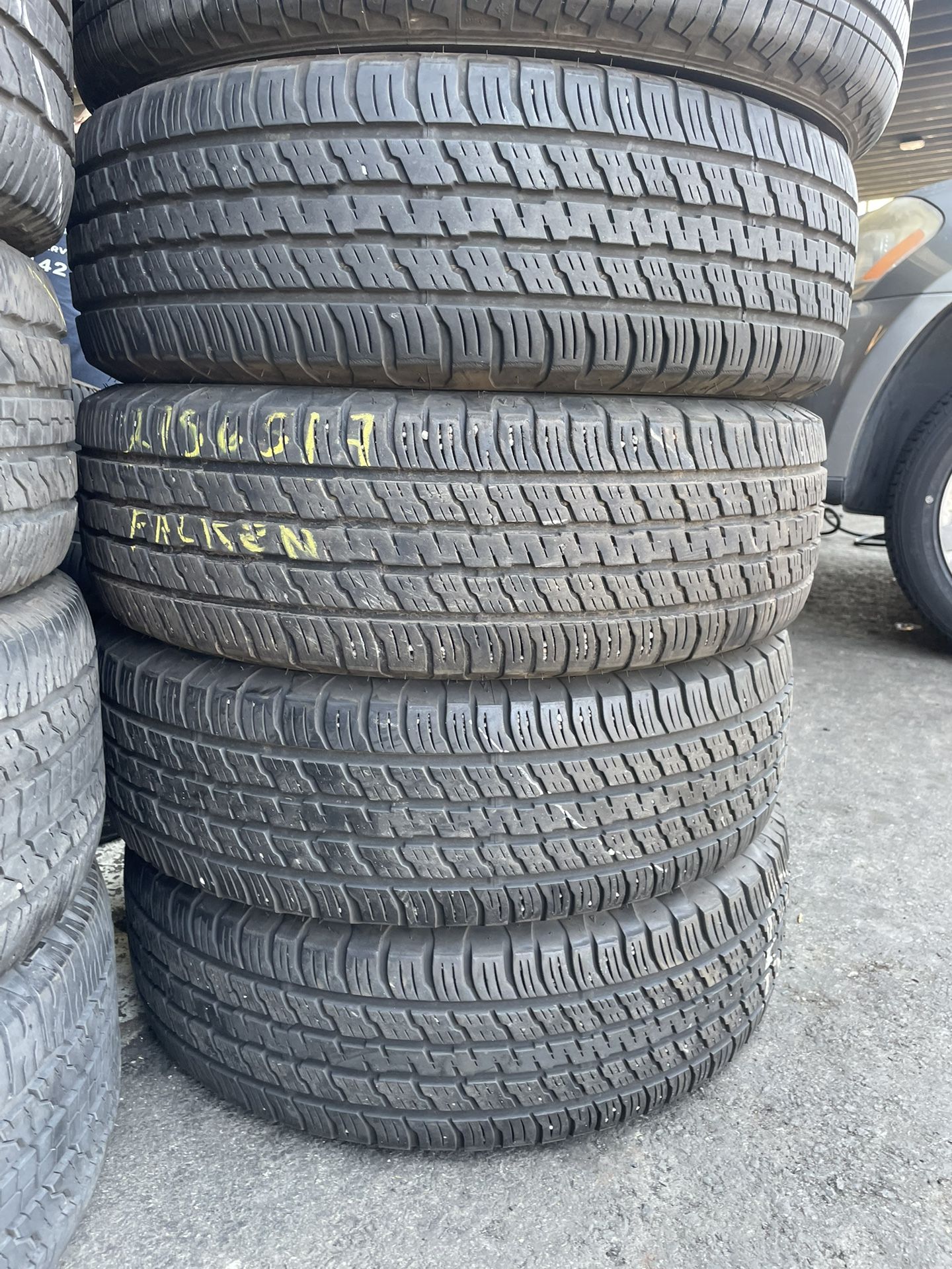 215/65R17 Marca Falken Usadas En Excelentes Condiciones De Vida 