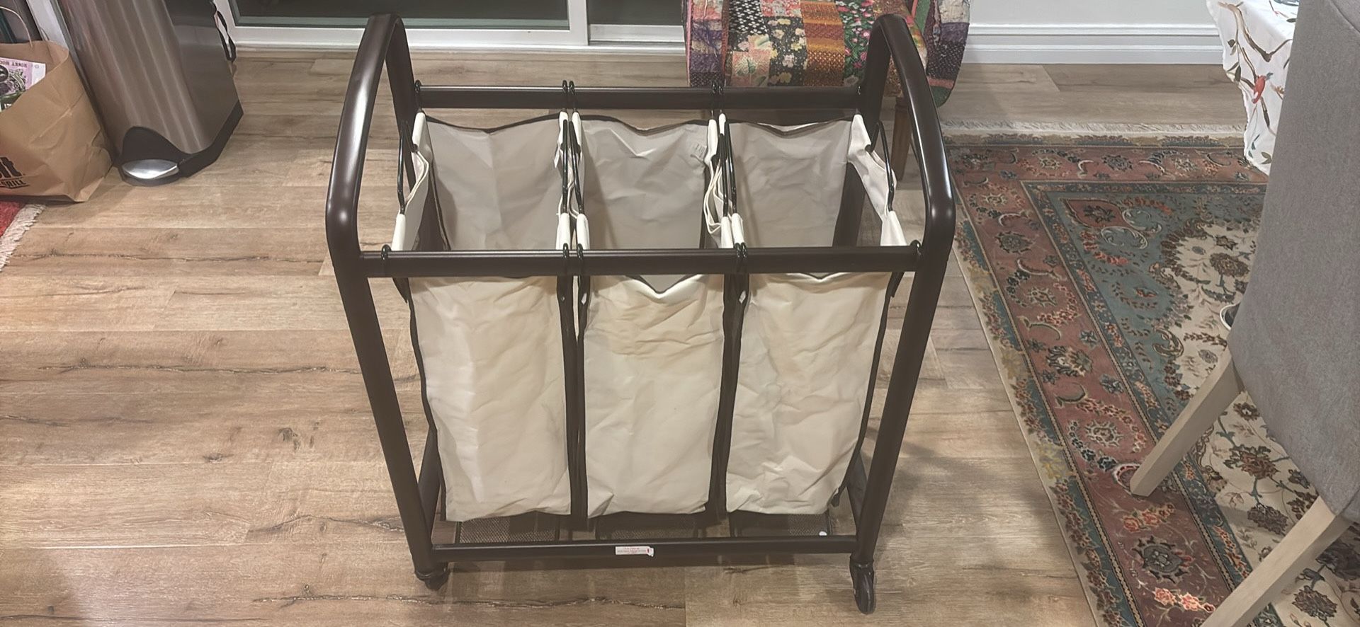 Laundry hamper with wheels