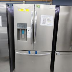FRIDGIDAIRE  COUNTER DEPTH REFRIGERATOR WITH 1 YWAR WARRANTY/ 1AÑO DE GARANTIA POR ESCRITO 