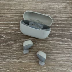 Wireless earbuds 