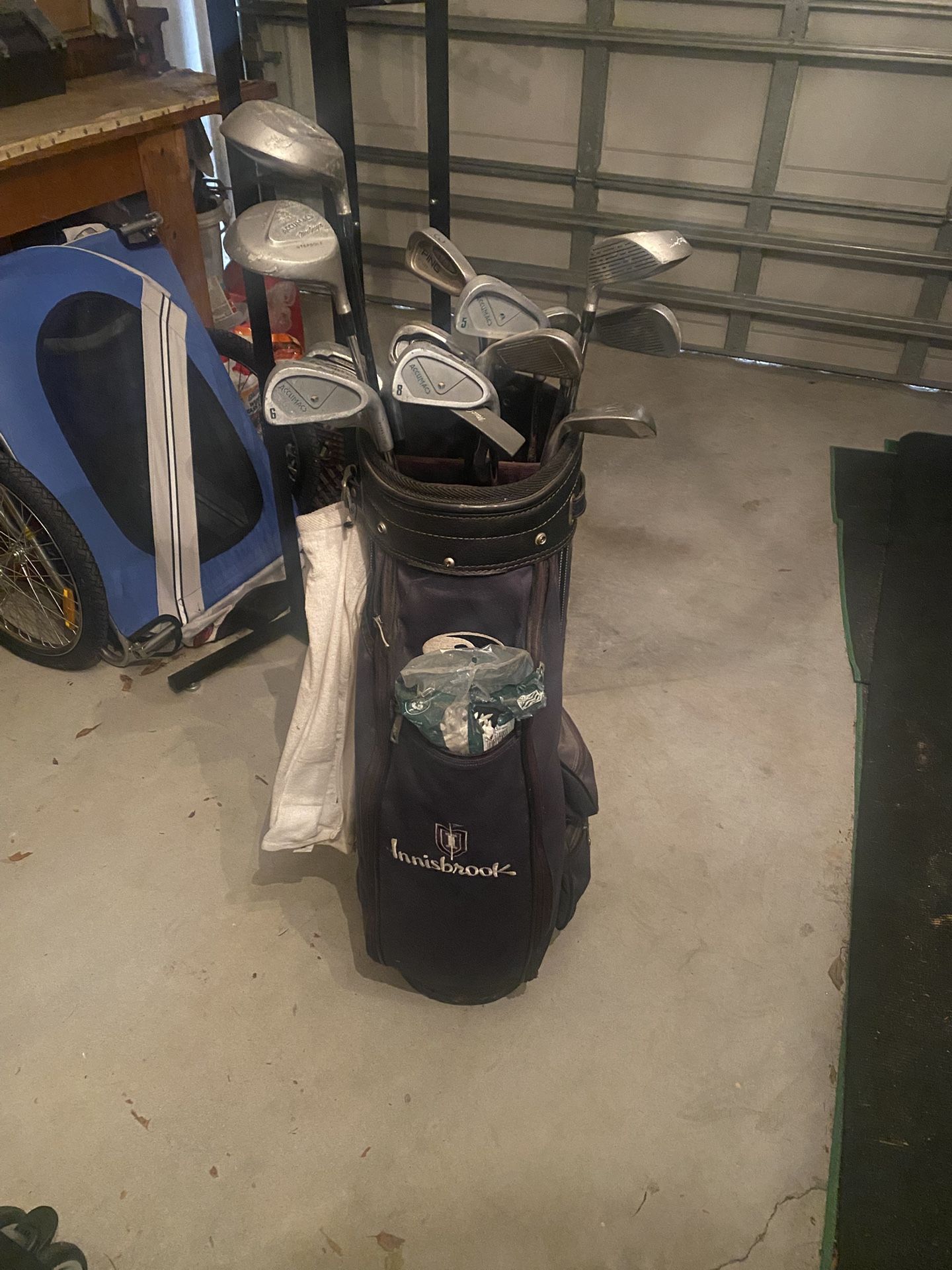 Golf Clubs With Balls And Tees (PICK UP ONLY)