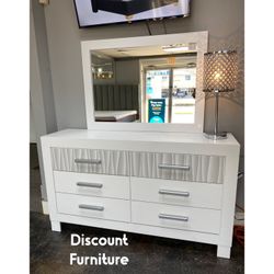 Dresser With Mirror