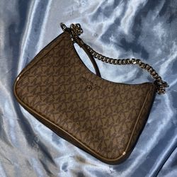 Michael Kors - Jet Set Charm Small Logo Pochette Shoulder Bag