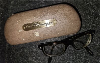 Ernest Hemingway Reading Glasses