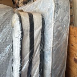 Queen/Full Mattress Sets