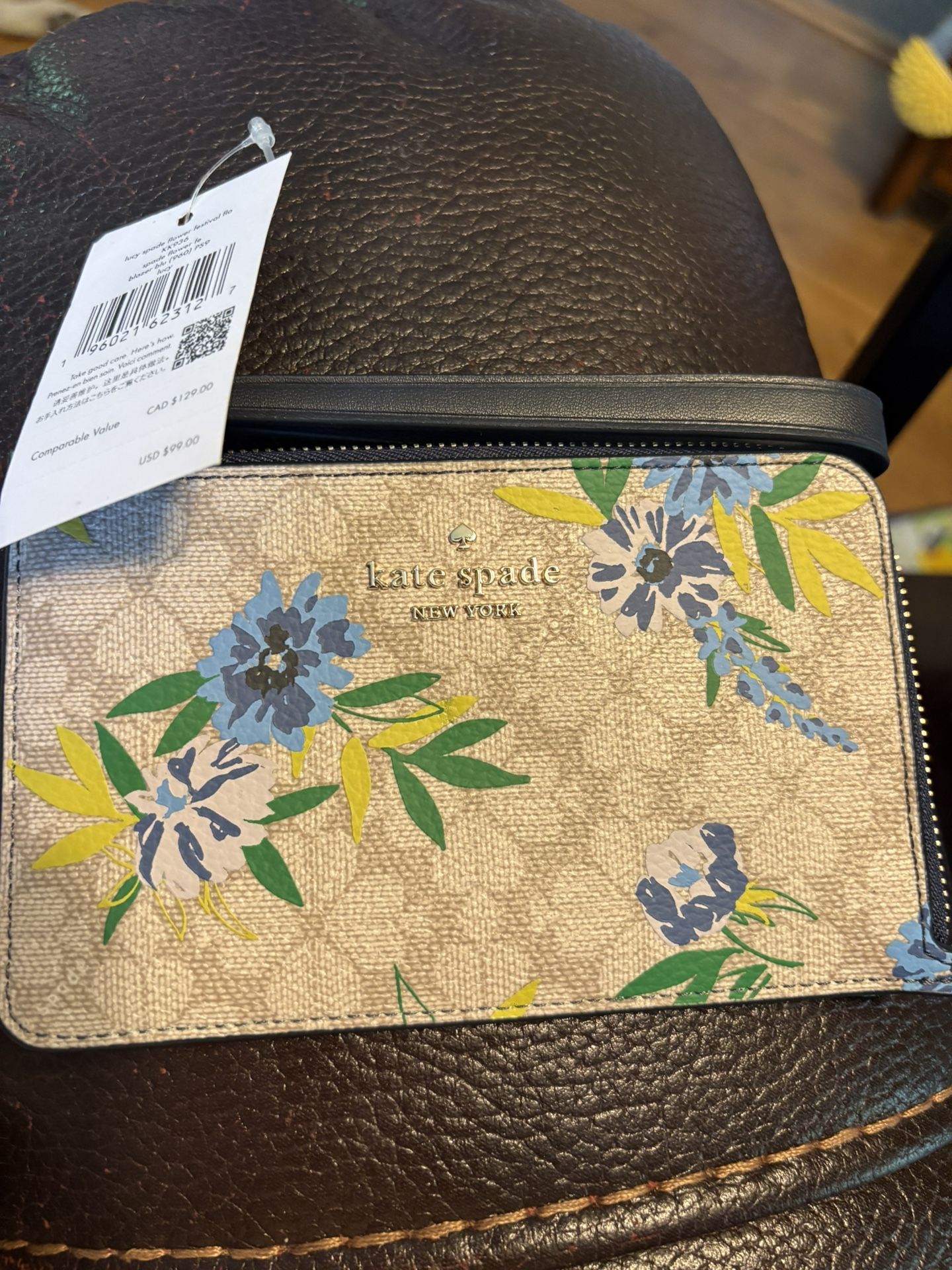 Kate Spade Blue Floral One Zipper Wallet Wristlet. NWT. Pu Bridgewater 