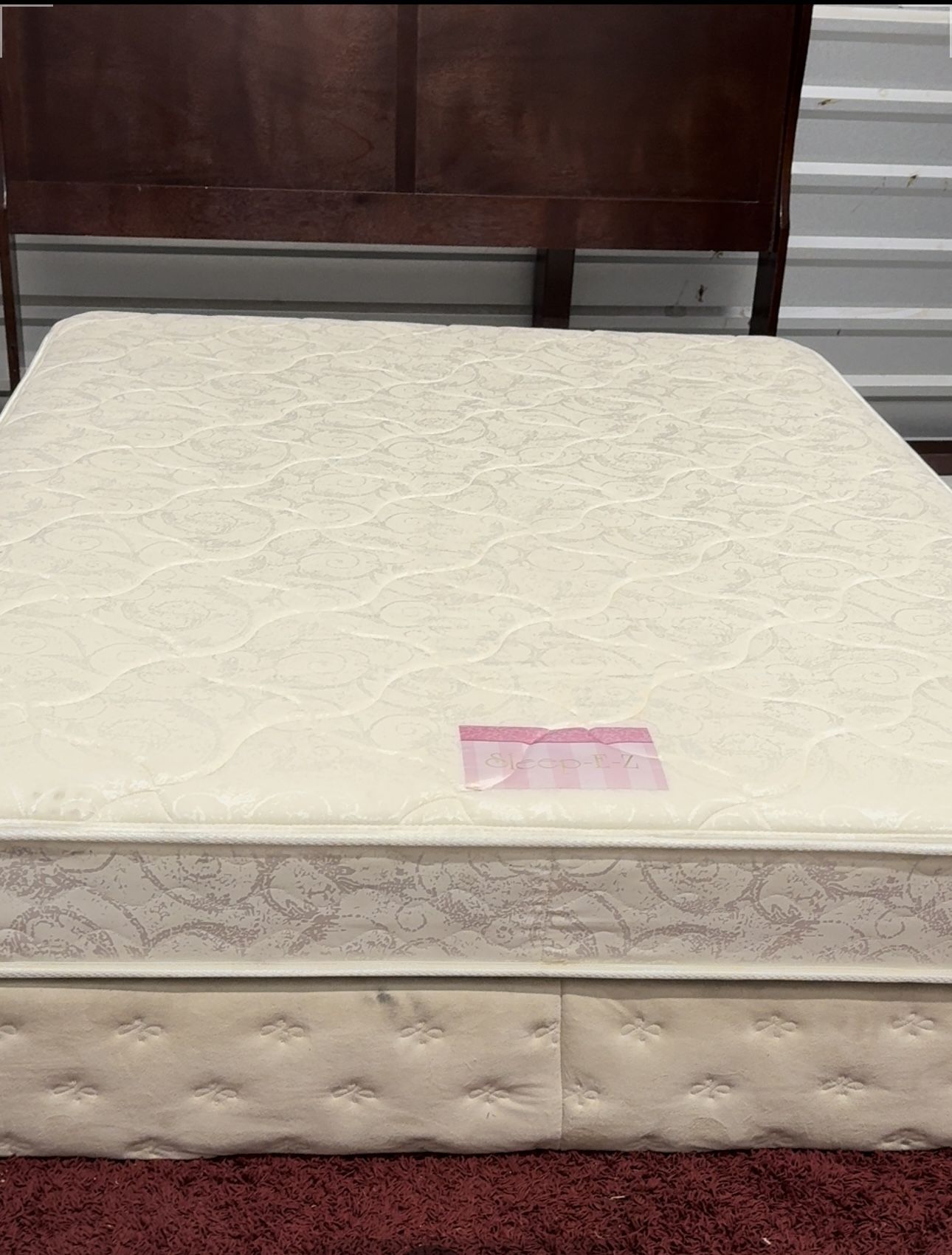 USED QUEEN SIZE MATTRESS WITH BOX SPRING DELIVERY 🚚 AVAILABLE