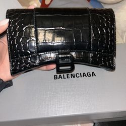 Balenciaga Wallet On Chain