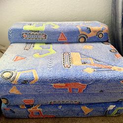 Children’s Foldable Floor Chair/Mattress (Glow n Dark)