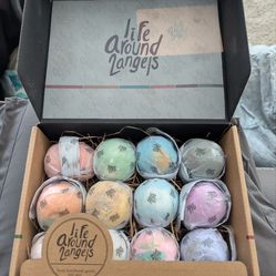 Handmade bath bombs 12 count. Life around 2 angels