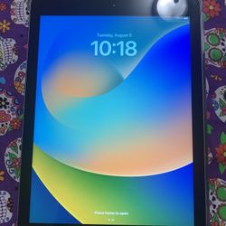 Apple iPad 6th Generation 32GB Unlocked Like New!