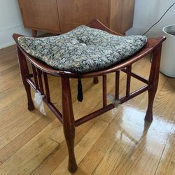 stool with pillow and bows