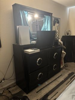 Dresser 8 Draws