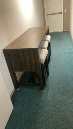 Decorator Table With Three Stools