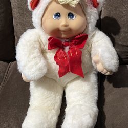 VNTAGE 1998   KUDDLE LOVE KIDS   WHITE FLUFFY DOLL RED BOW EAR BEAR COSTUME