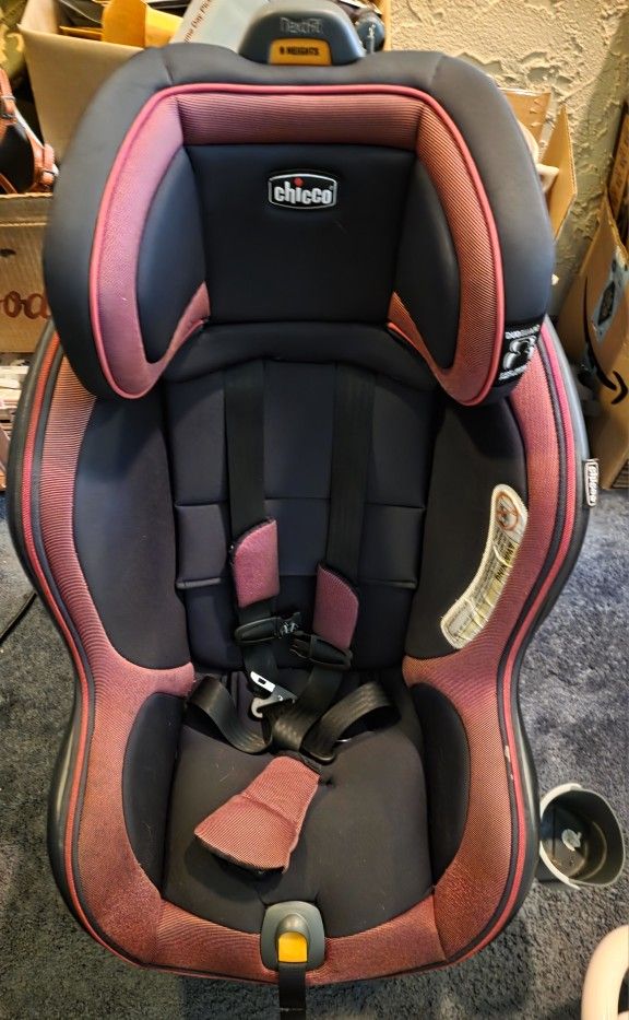 Chicco Carseat In Good Condition. I Have 3 More For Sale.