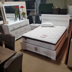 4pc Queen Platform Bedroom Set