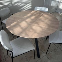 Dinning Set With 4 Chairs 