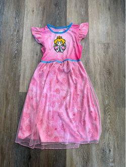 Medium - Princess Peach Nightgown
