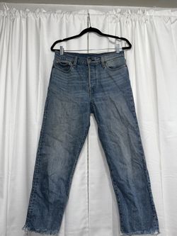 Size 29- Women’s Levi Cropped Jeans