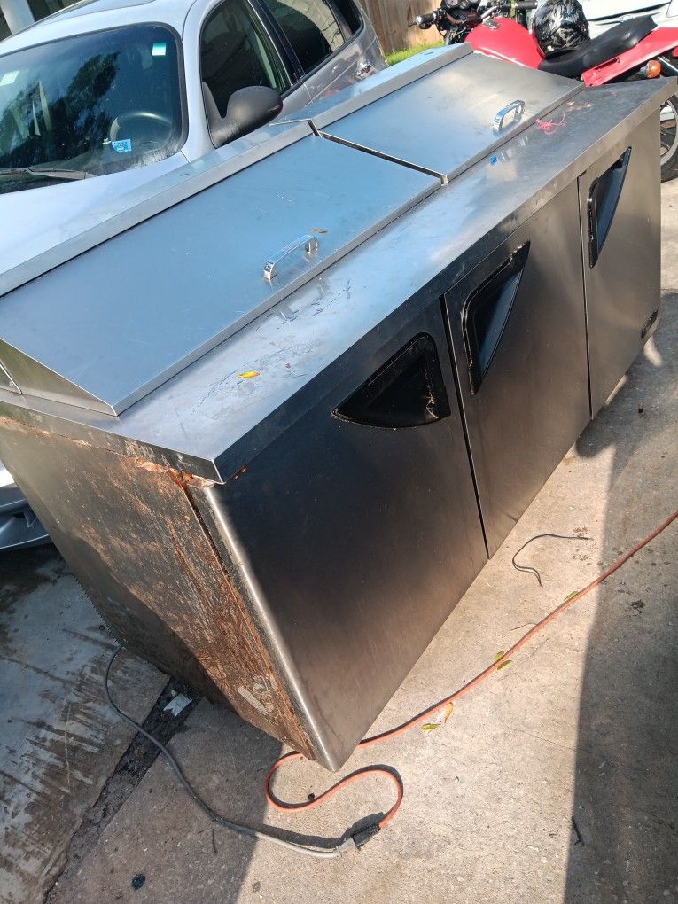 Commercial Freezer for a restaurant Works Great Gets Cold Goes For 8000$ New Need Gone ASAP 600$ Takes It Today