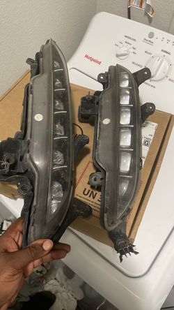 Pair of Car Headlight Assemblies