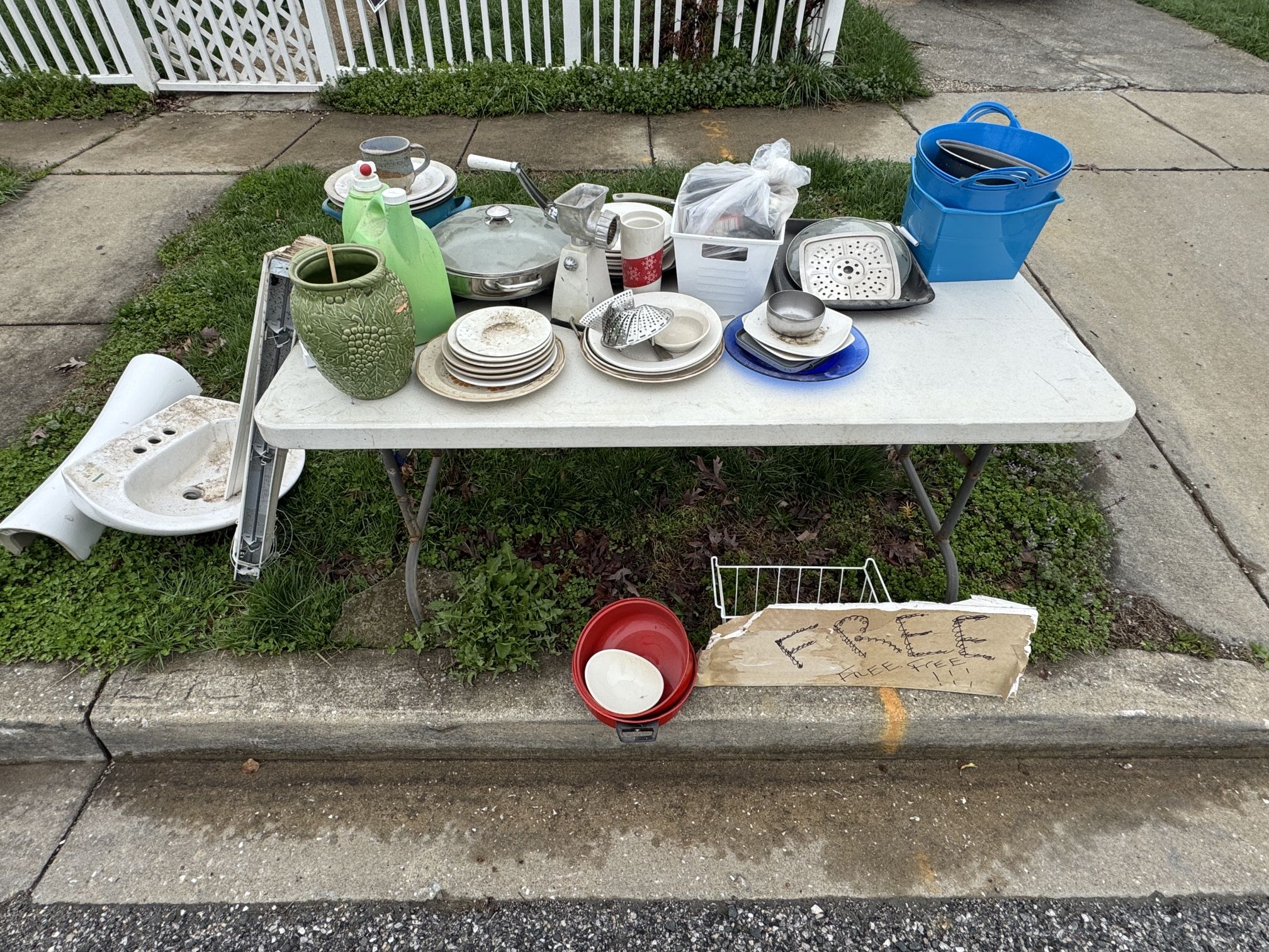 Free Stuff 4815 Laurel Ave