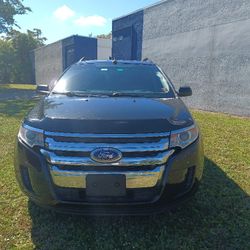 2013 Ford Edge.