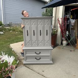 Elegant vintage wooden Cabinet