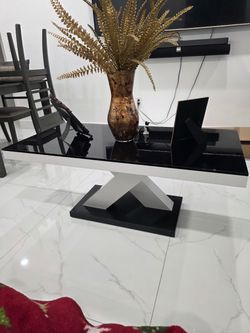 Coffee table brand new