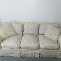 Henredon Upholstery Collection Couch With Pillows