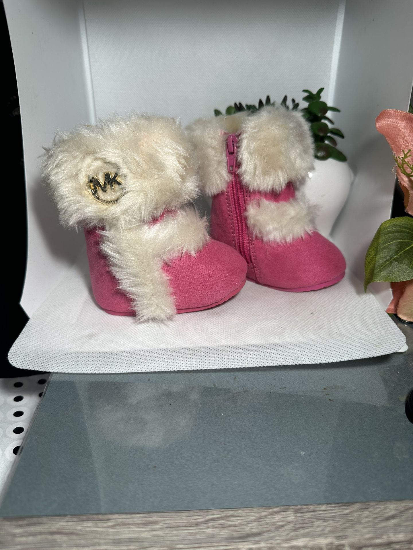 New Michael Kors Size 1 Infant Shows Hot Pink With Fur