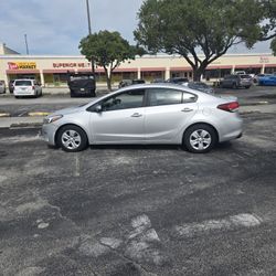 2017 Kia  Forte  90000ml 