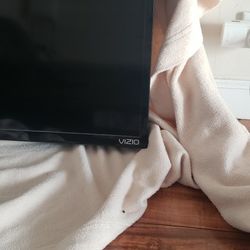 Vizio E50 E3 4K HD FLAT SCREEN TV