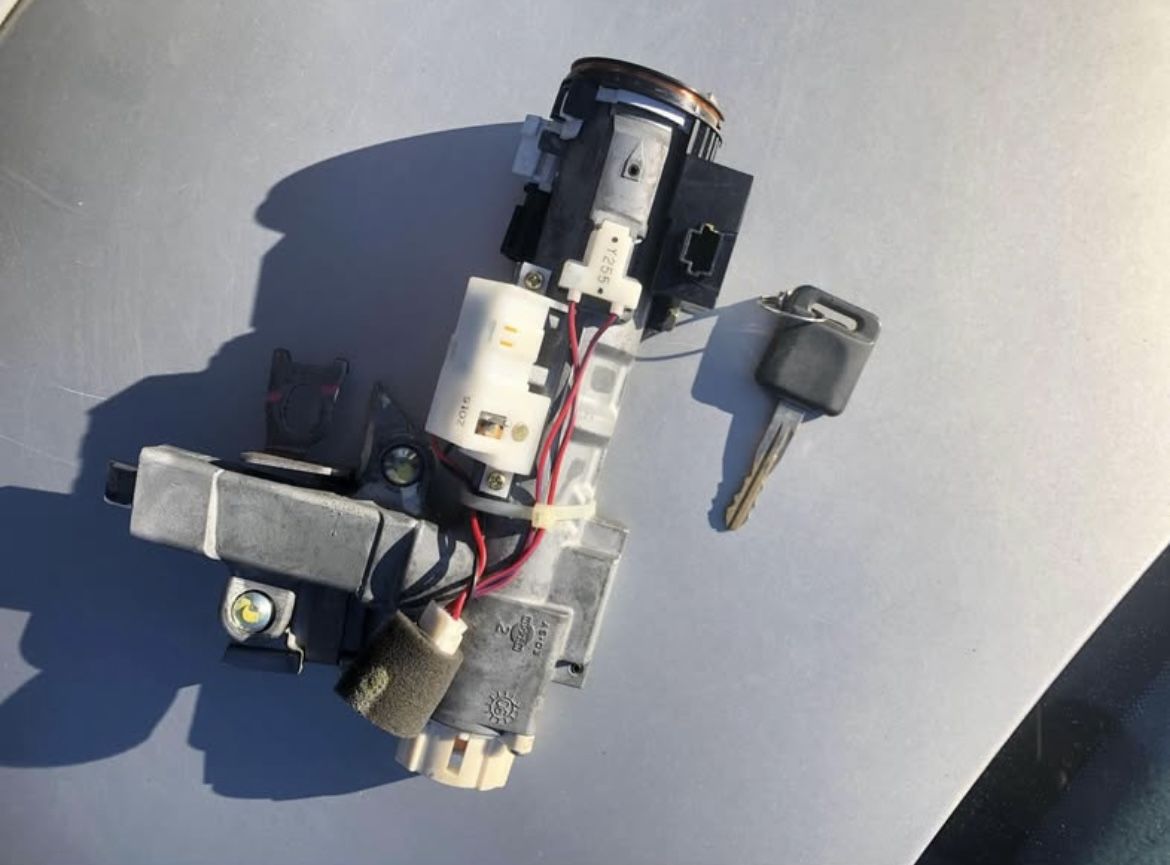 2004-2006 Nissan Maxima Ignition Switch With Key