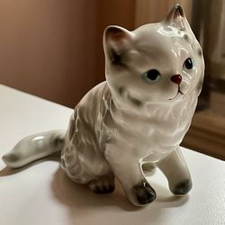 Vintage White Persian Porcelain cat figurine by Lefton Exclusive 