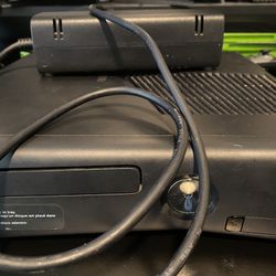 Xbox 360 Console/ Headphones/Controller/Games