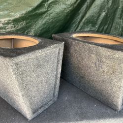 ($30 firm) 2 6x9 speaker boxes