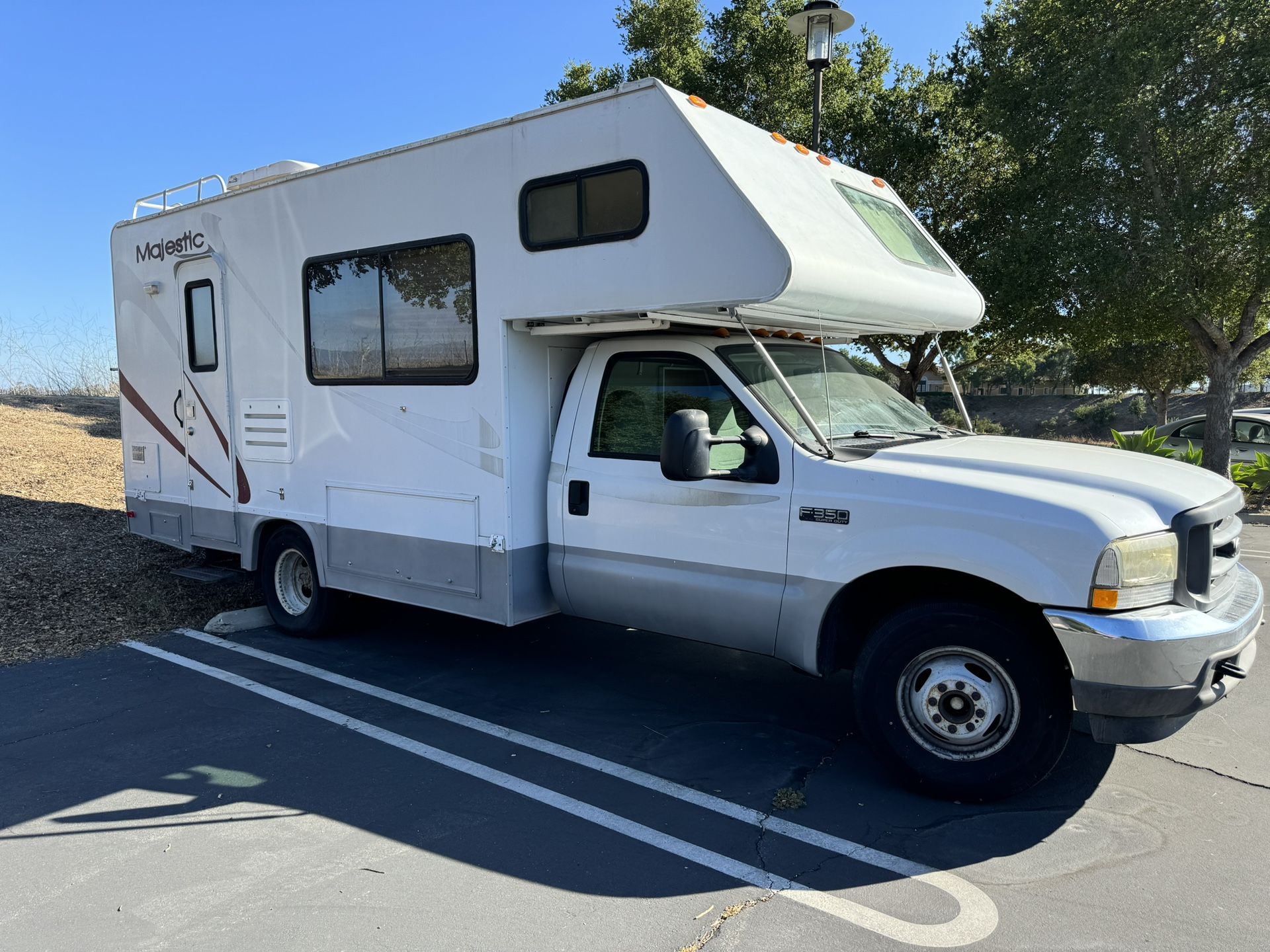 2003 Four Winds Majestic - Ford F350 CHASSIS C 4X2 M-23P