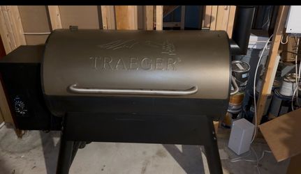 Pro 34 Wood Pellet Grill and Smoker in Bronze