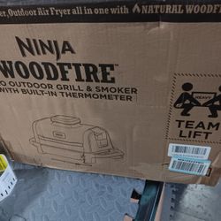 Ninja OG751 Woodfire Pro Outdoor Grill Built-In Thermometer