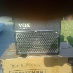 Vox Valvetronix Guitar Amp W/Fx Model AD15VT