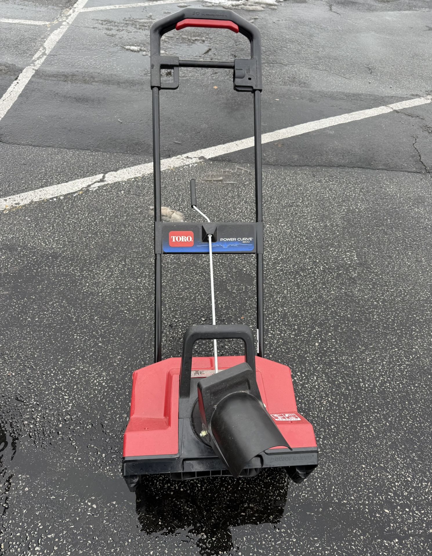 TORO POWER CURVE 1800 ELECTRIC  SNOW BLOWER IN LIKE NEW CONDITION. $90.00 OR BEST OFFER. 