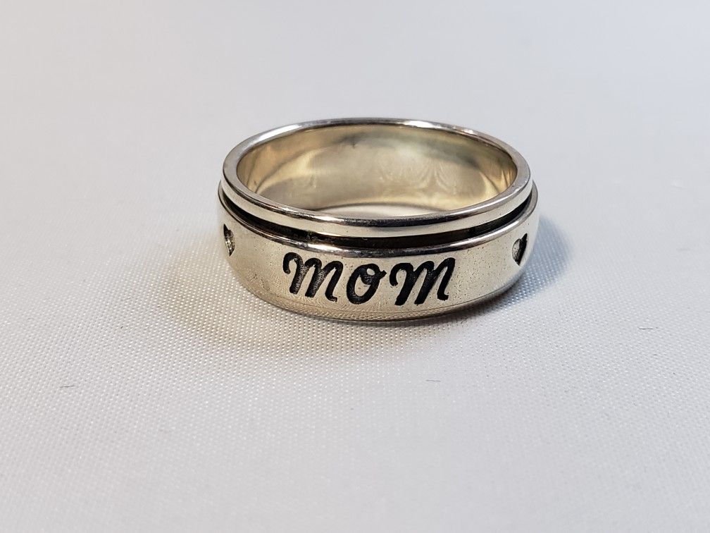 Size 10, Artisan Crafted .925 Sterling Silver, 6 gm "MOM" Engraved Spinner Ring. Made in India