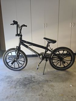Mongoose BMX bike/ Helmet
