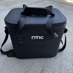 RTIC Soft Cooler Black 