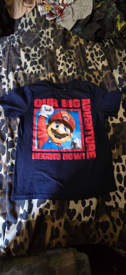 Young boys size small Super Mario Bros t-shirt