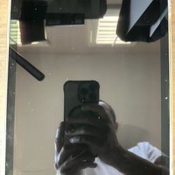 IPad Air M2 Wifi Only 128gb Blue (cracked screen)
