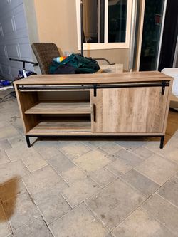 Tv Console 47”