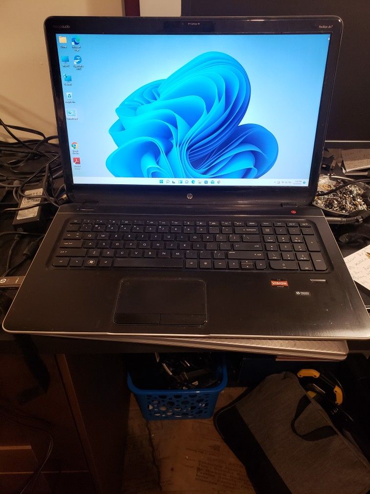 HP Pavilion DV7 17.3" Laptop Blu-Ray, Quad-Core AMD, 8gb, SSD HD, HD Display